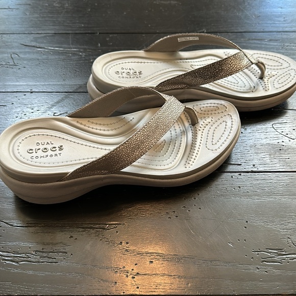 Crocs Silver Dual Comfort Size 9 - Picture 2 of 6